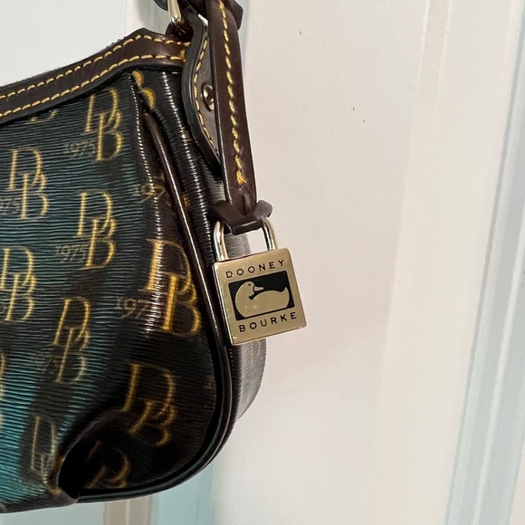 LIKE NEW - Dooney and Bourke Signature 1975 Patty Pouchette Demi Bag - Picture 4 of 9